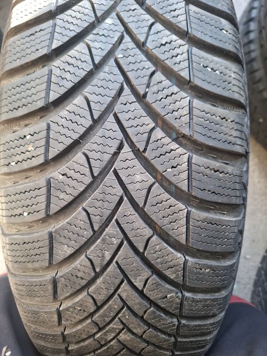 215 60 16дот4223  2броя    semperit като нови цената е за 1бр