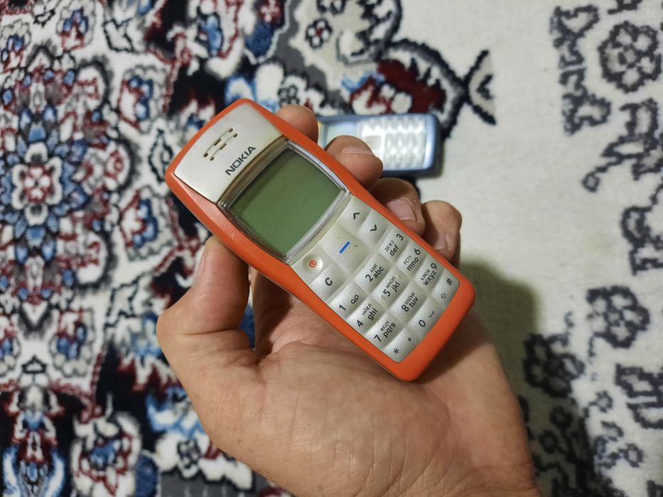 Nokia 1100  tilfonla sotladi