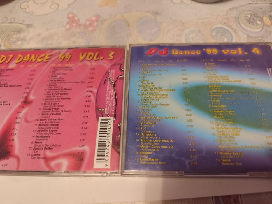 Дискове на певци нови