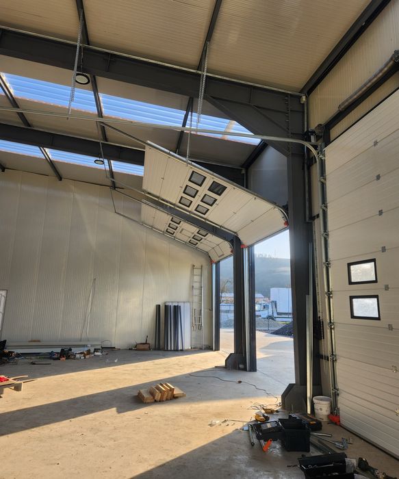 Usi de garaj/usi secționale/ usa industriala/ porți de garaj/ usi