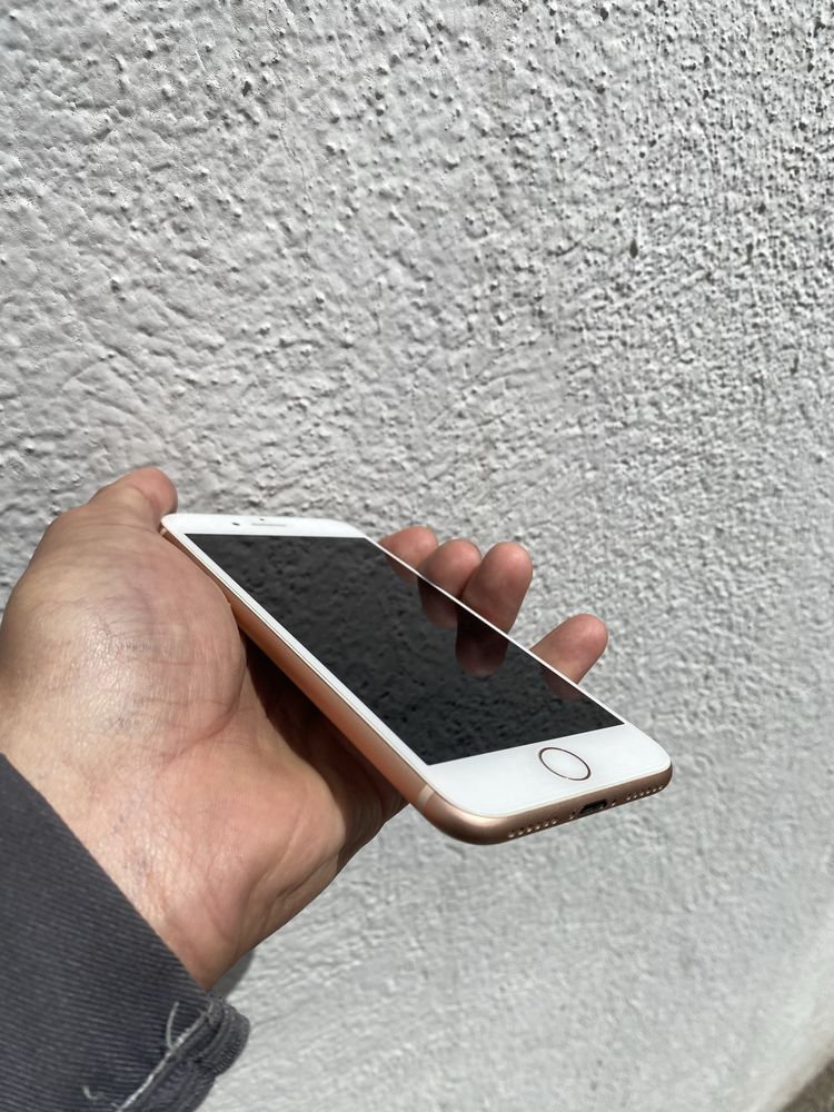 Iphone 8 в отличном слстоянии