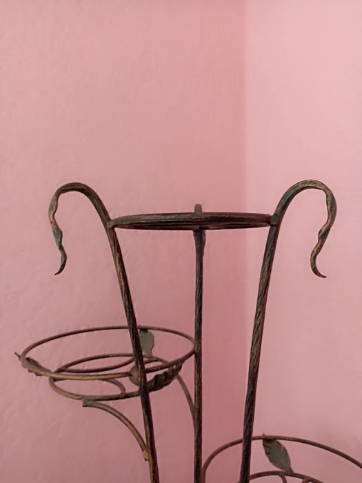 Подставка под цветы