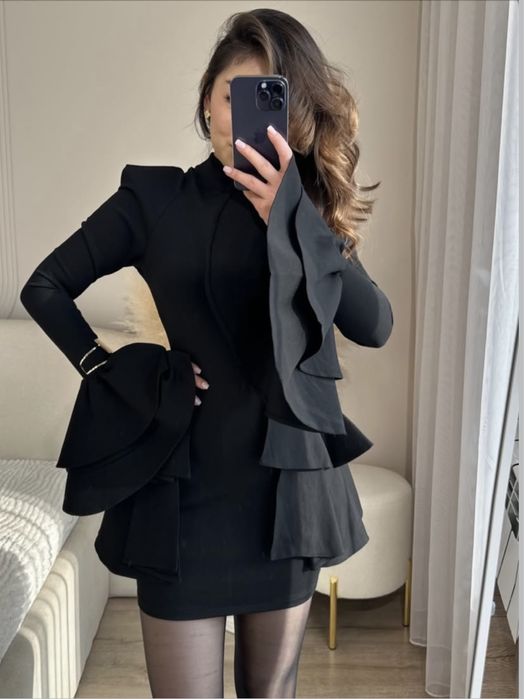 Черное вечерное платье