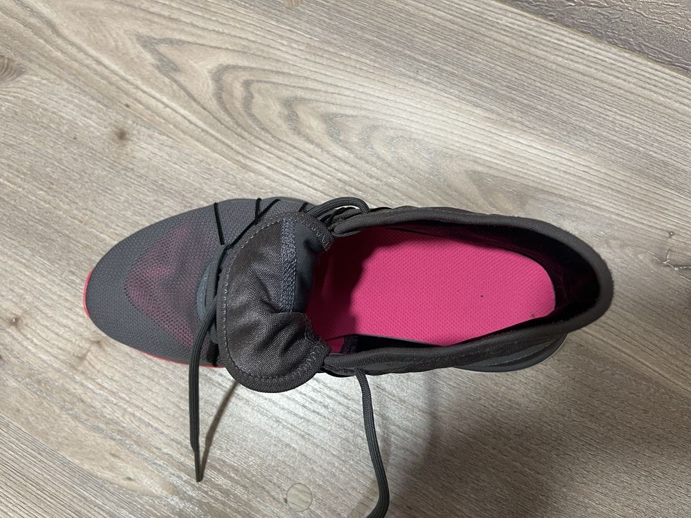 Кроссовки Nike новые, оригинал.