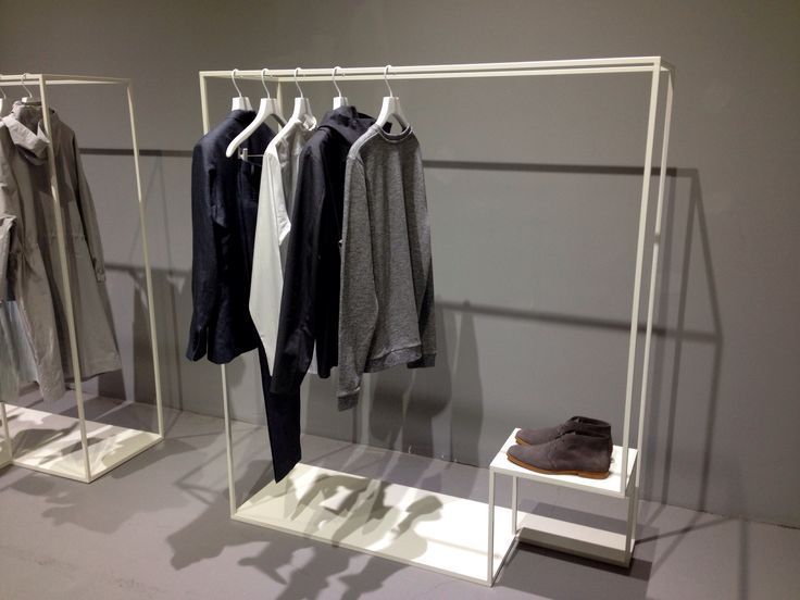 Торговое оборудование для шоурумов и магазинов одежды на заказ