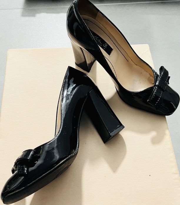 Pantofi de piele lacuita