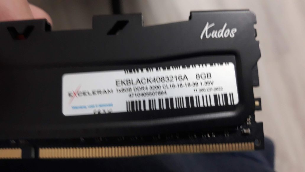 2 placuțe ram Exceleram Kudos 8gb ddr4 3200mhz