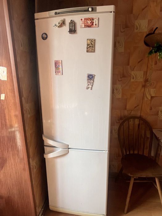 Продам холодильник Indesit