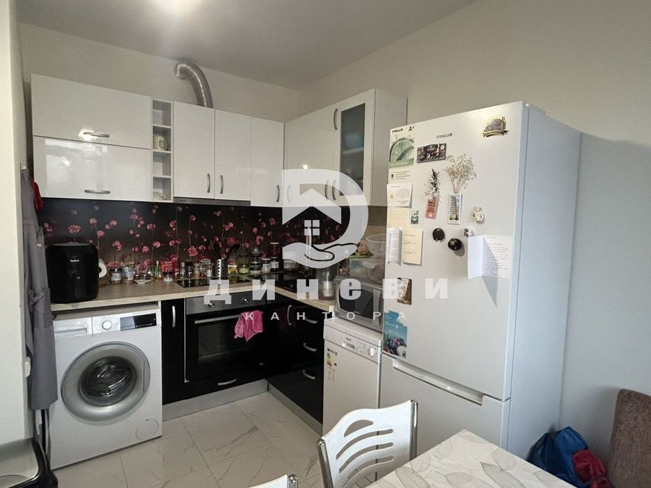 Обзаведен тристаен апартамент в Супер Център