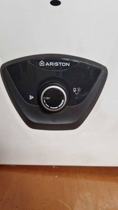 Instant apa calda Ariston Fast Evo, pe gaz, 19 kW, 11 l/min