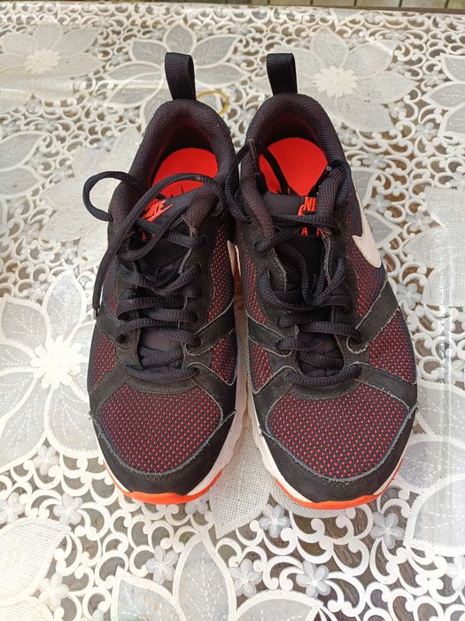 Vând adidas Nike , purtați putin , stare foarte bună.