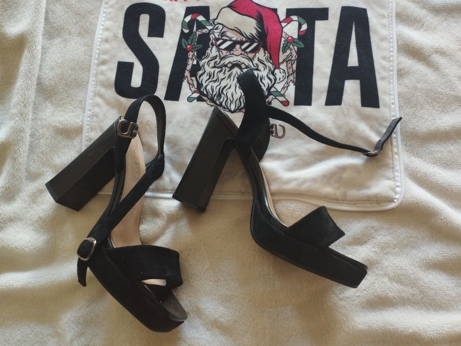 Продам новые босоножки