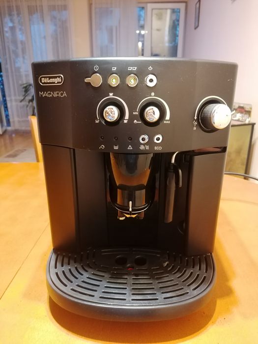 Кафеавтомат Delonghi Magnifica ESAM4000.B ECO