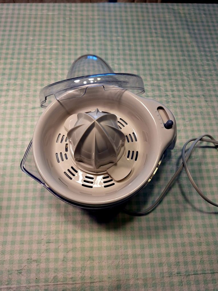 Сокоизстиквачка цитрус преса PHILIPS
