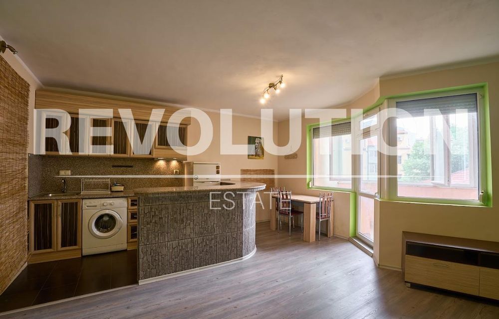 Продава се Двустаен апартамент в Пловдив, Център - 75 кв.м за 1334 €/кв.м - Снимка #1