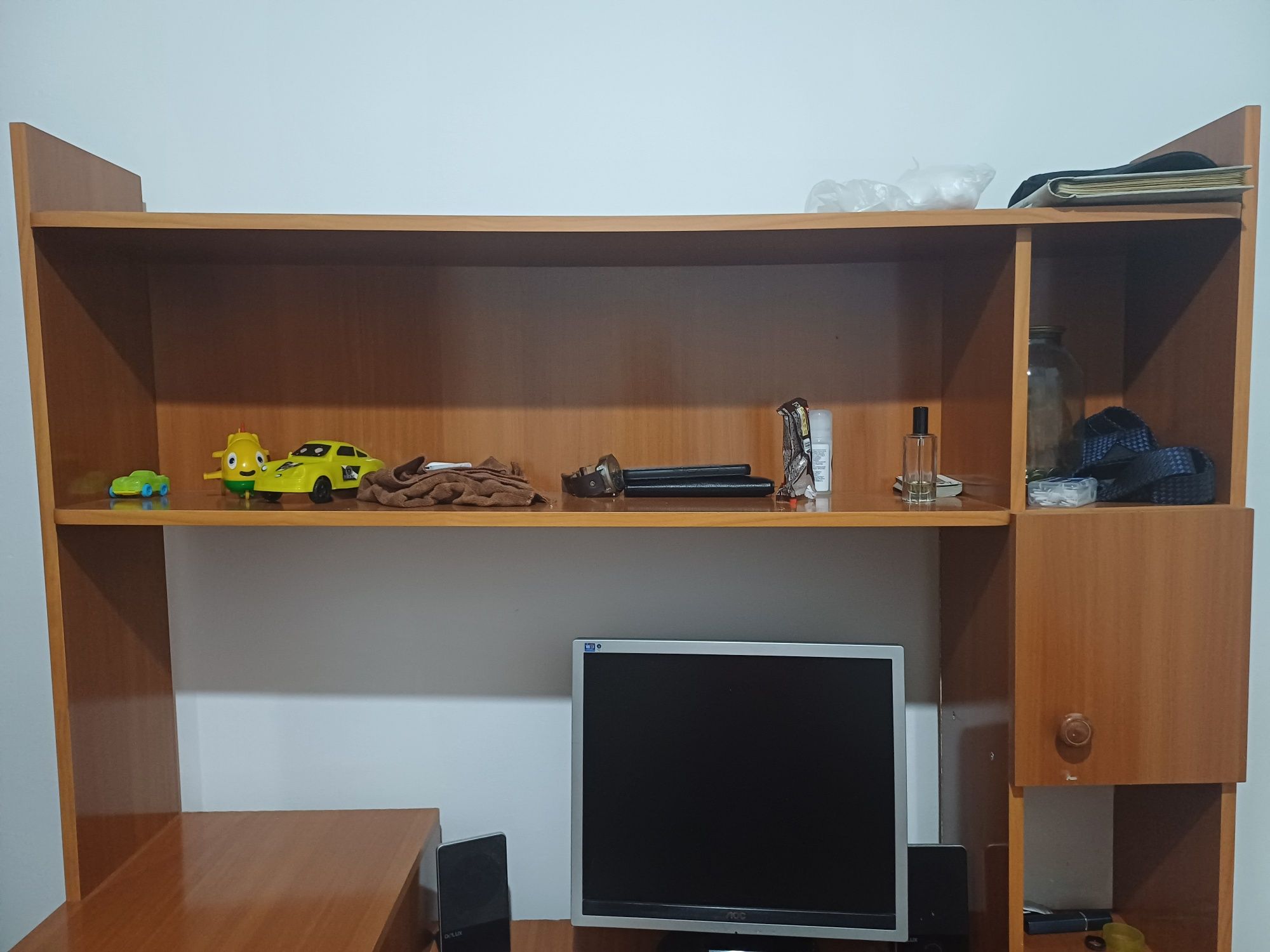 Стол компютерный , компьютер  тоже