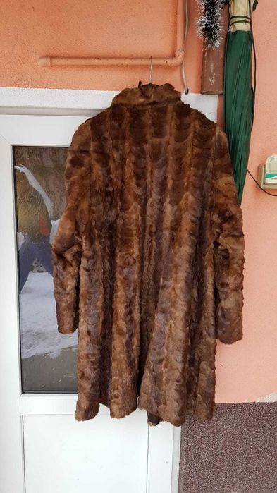 Haina blana nurca in stare foarte buna