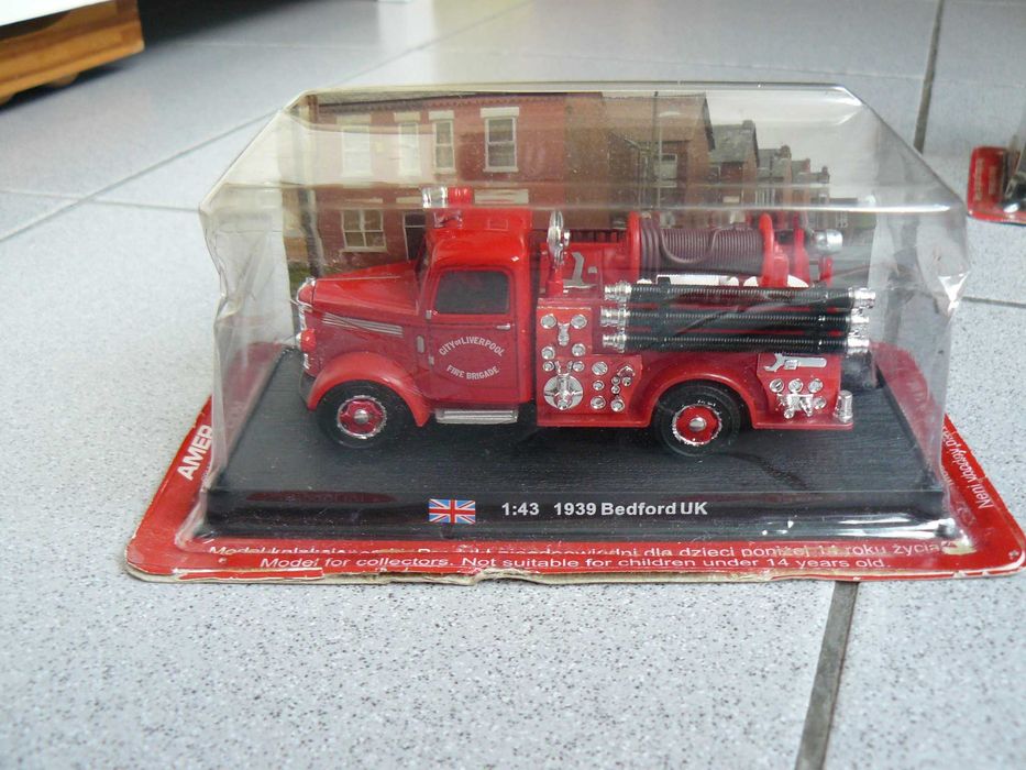 Machete Auto De Pompieri De Colectie Lot De 2 Bucati Noi In Ambalaj