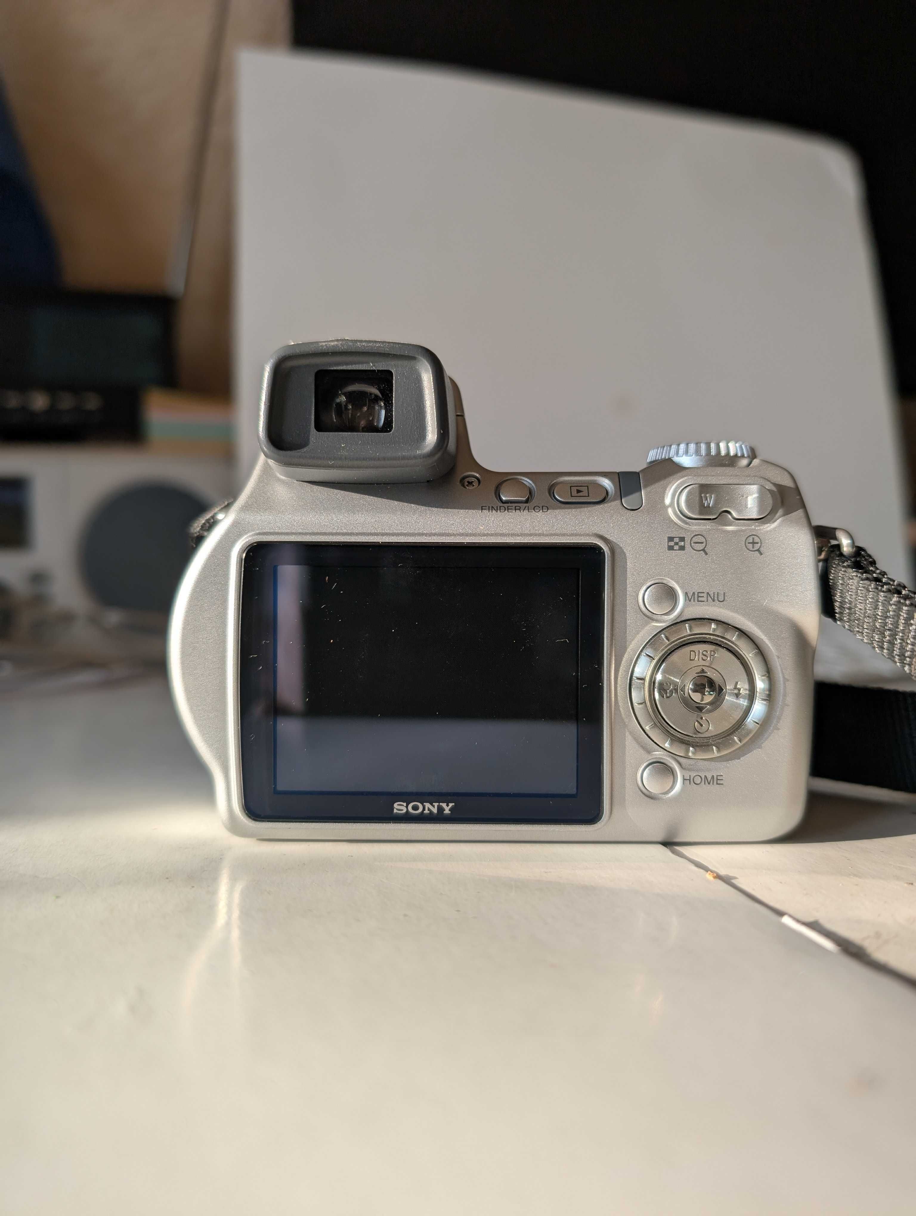 Прекрасен Фотоапарат SONY DSC-H7