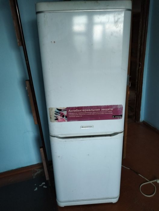 Продам холодильник, надо заправить фреоном