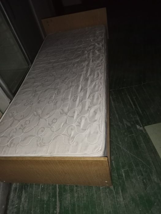 Продается кровать хорошее.