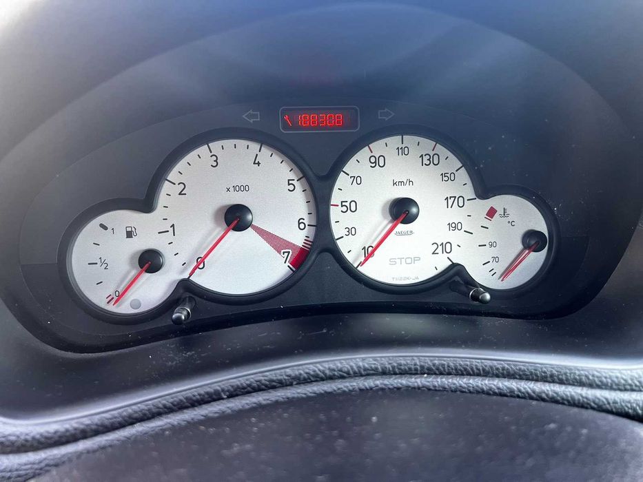 Peugeot 206 1.6 бензин пежо