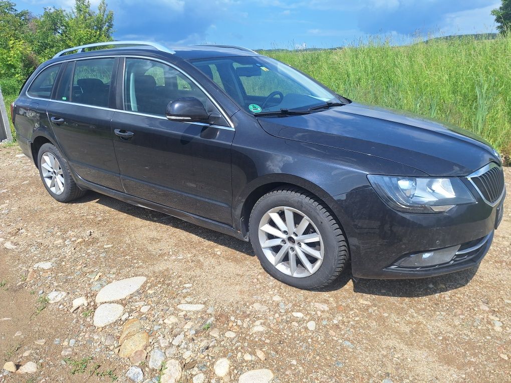 Ușii usa Skoda Superb 2 facelift model break cod culoare negru LF9R