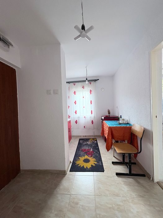 Vand Garsoniera, etajul 1 cu Balcon , Uricani