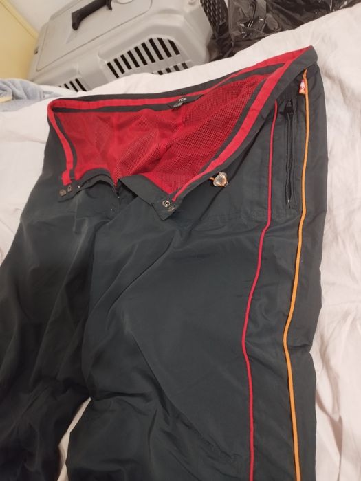 Pantaloni XL.         .