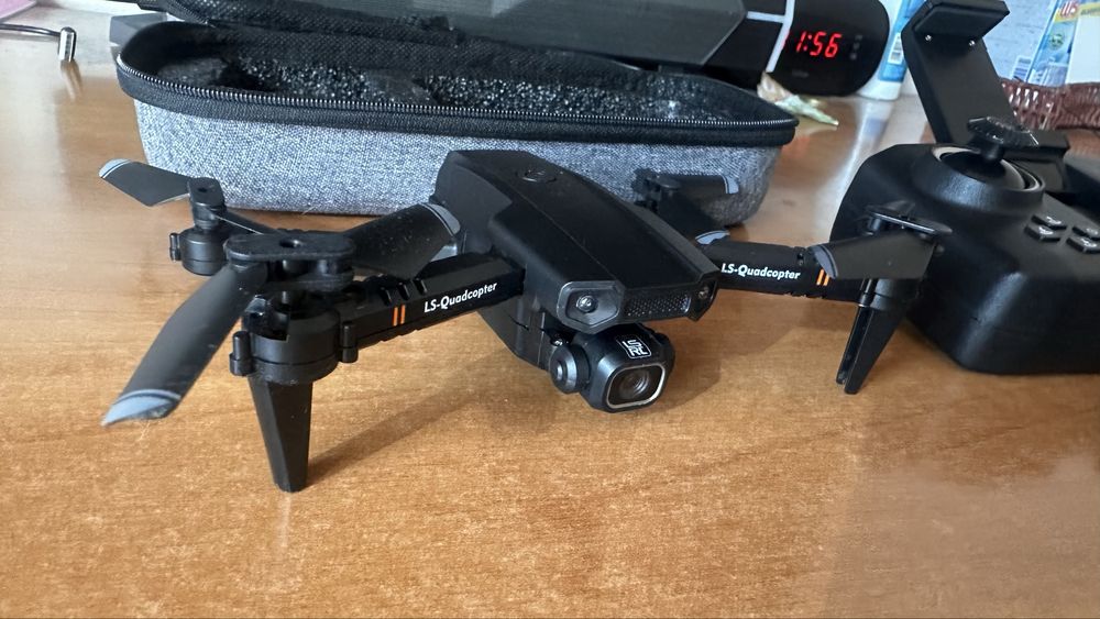 Mini drona pliabila cu  set de 3 acumulatori