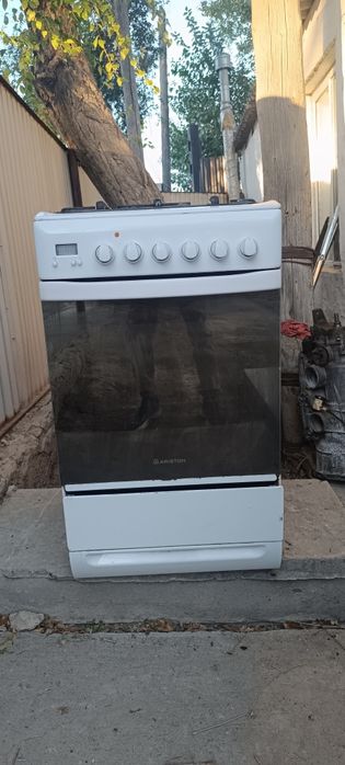 Продам газовую плиту