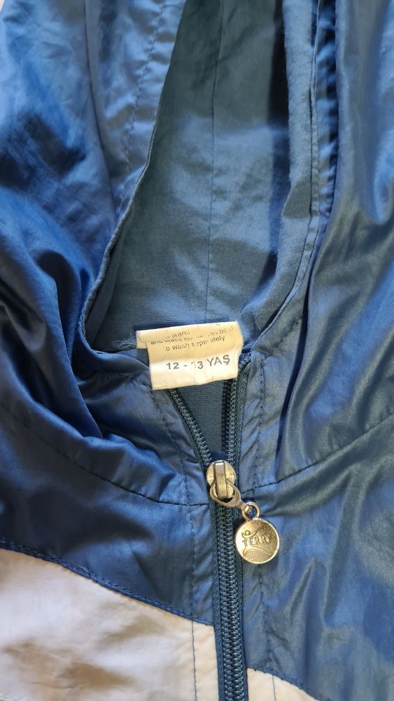 Продавам юношеско яке