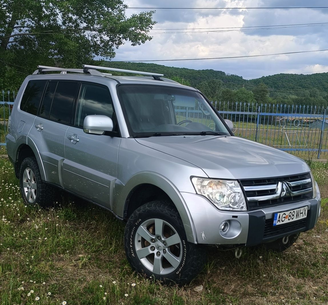 Mitsubishi Pajero Mk 4 AUTOUTILITARA