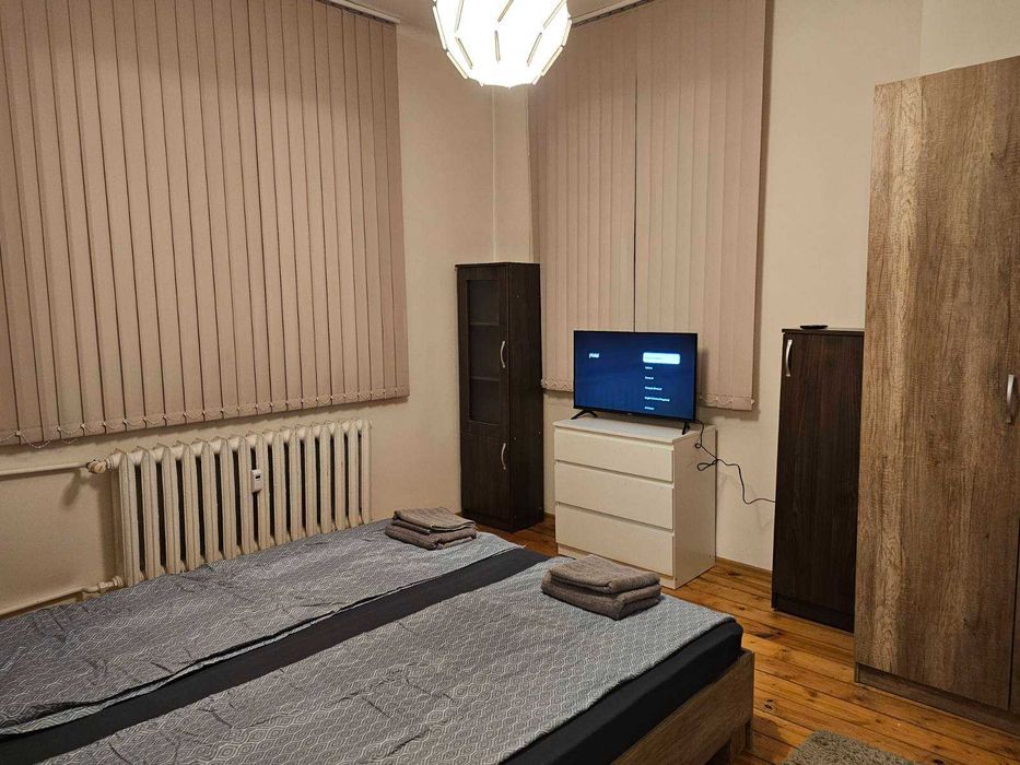 Нощувки - Super Cetral 2BR w/ FREE Parking