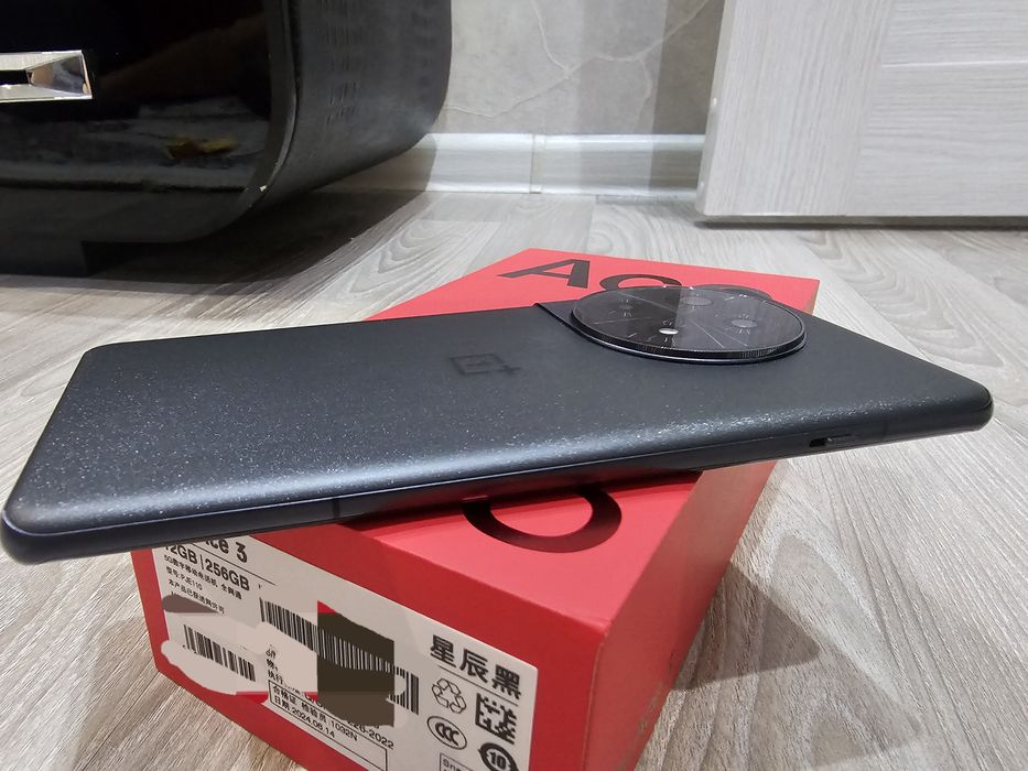 Продам OnePlus Ace 3(12R) 12/256 Black полный комплект!