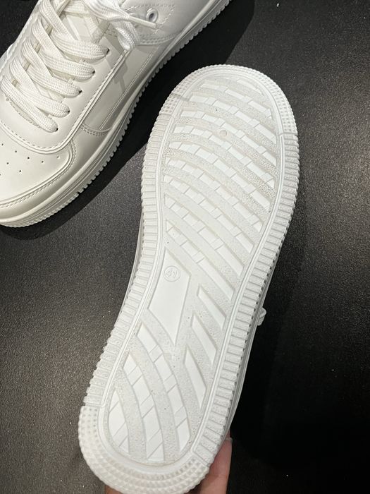 Чисто бели нови кецове 41 номер