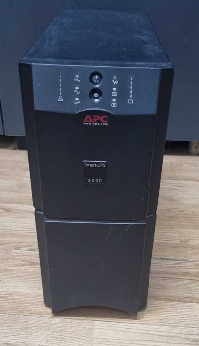 APC Smart-UPS 3000VA USB SUA3000I Baterii incluse