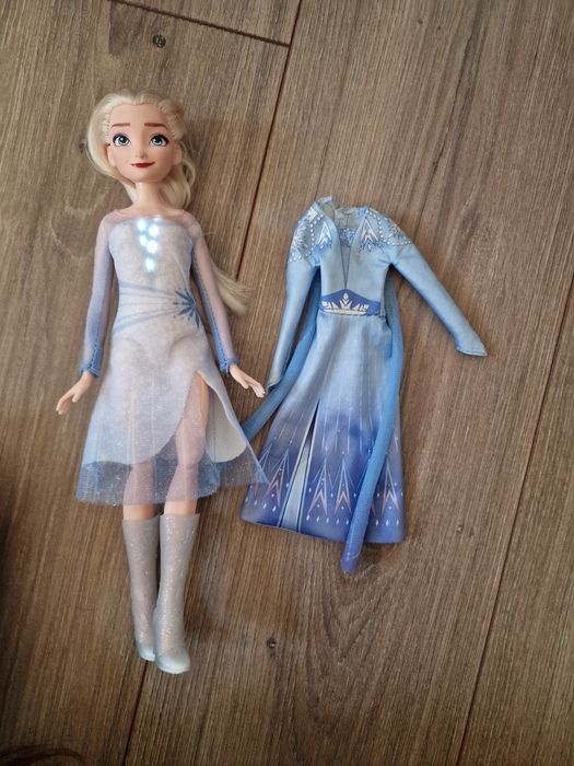 Papusă Elsa + calul Nokk+ caleașcă