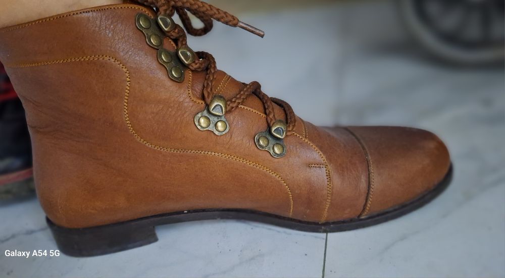 Фирменные кожаные ботинки