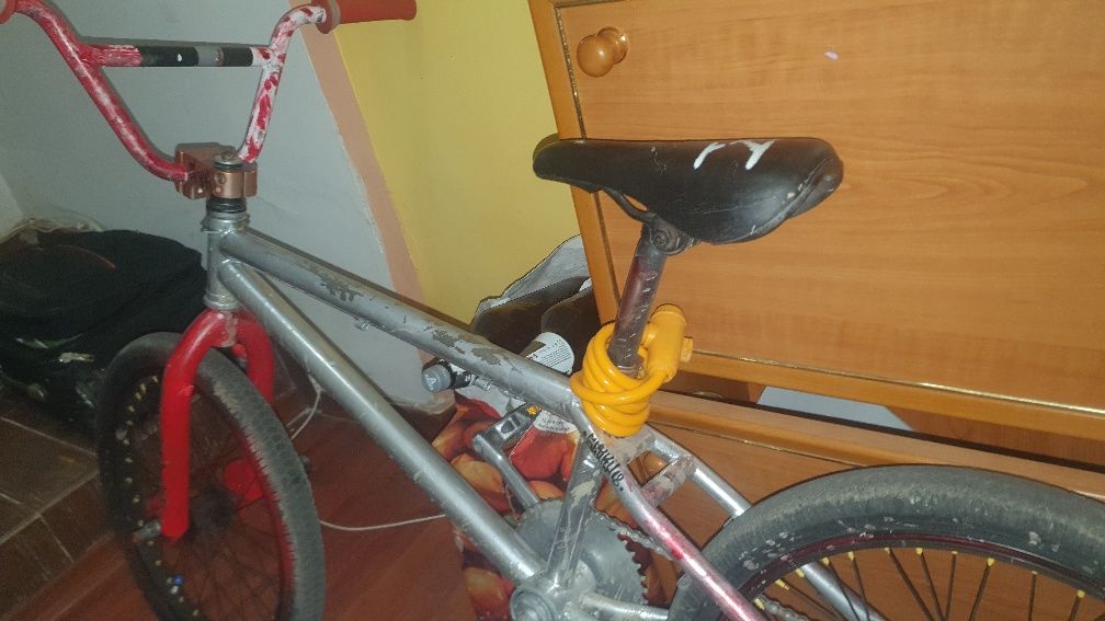 vând BMX (stare buna într-o medie de 75%) preț 150 de lei negociabil