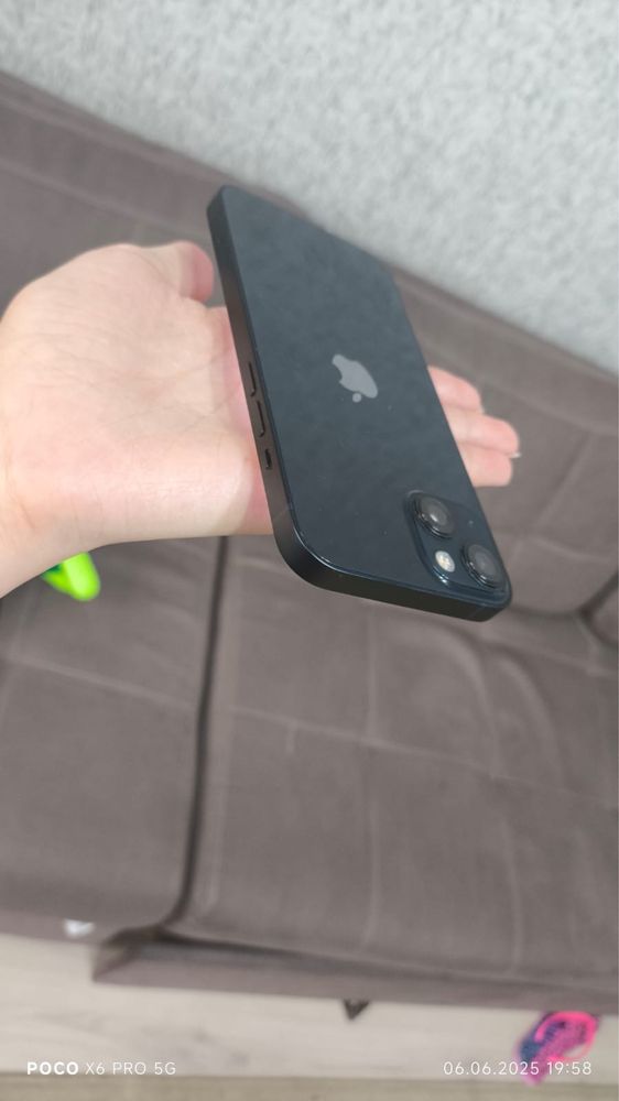 Продам айфон 13 состоянин отличное. Нет царапин
