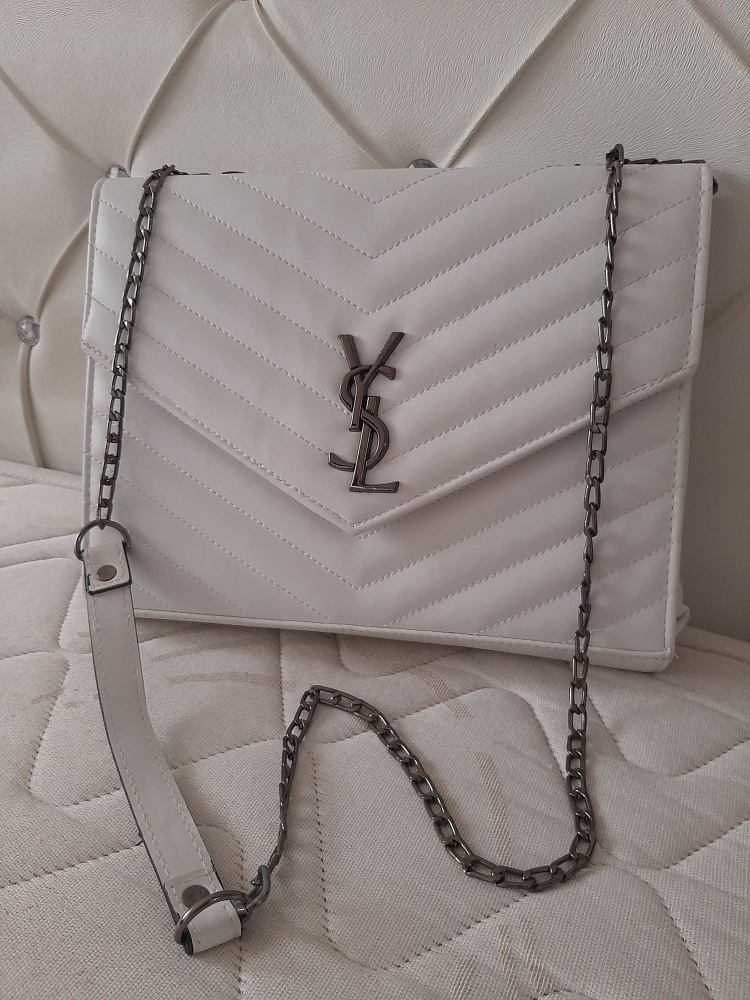 Чанти на louis Vuitton