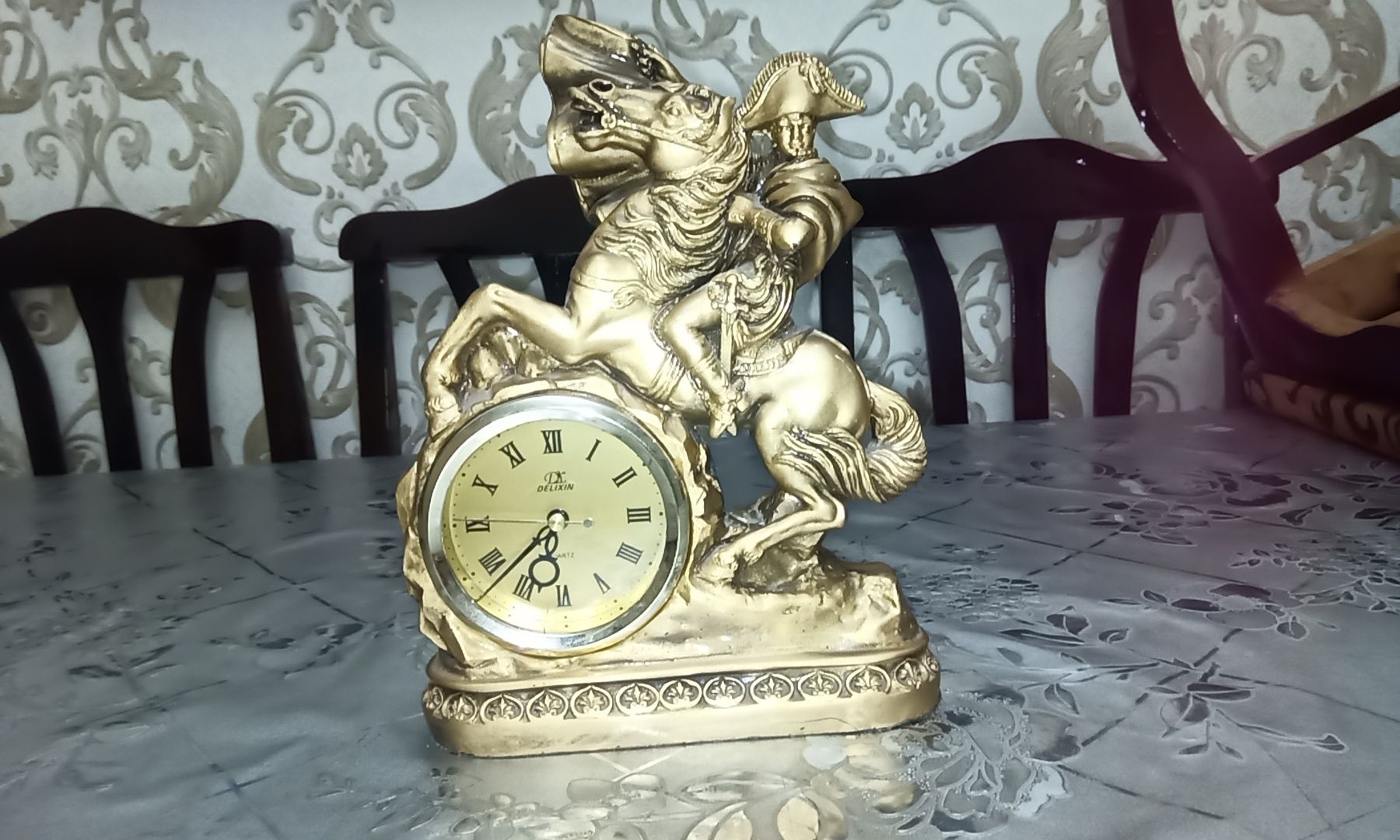 Часы статуэтка лошадька