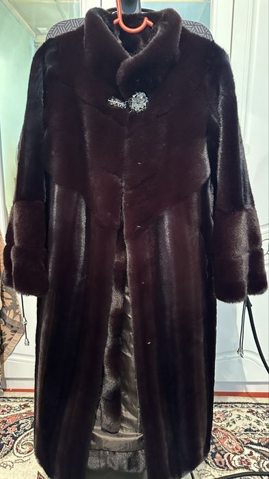 Продам шуба хорошом качестве с ременьям