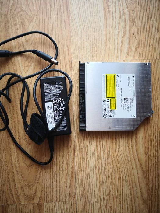Laptop Dell Display Dell inspiron 1564 i3
