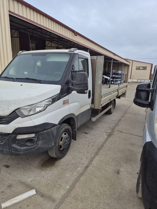 Vand Iveco cu prelată