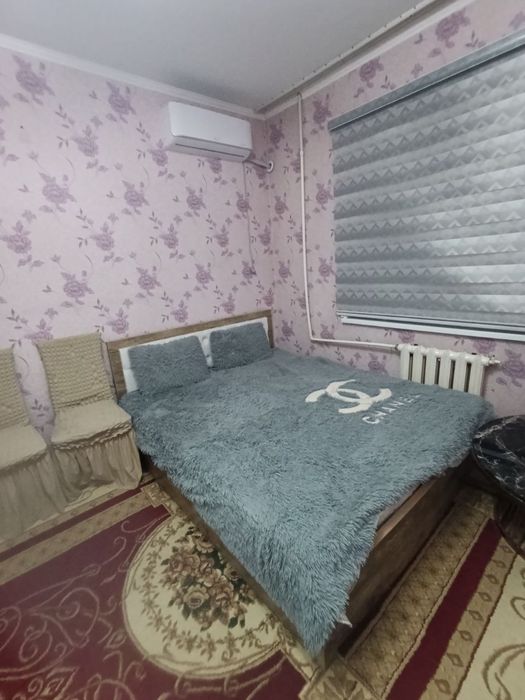 3/1/5 (1 этаж). Сергели 4. Квартира 78 м². Дом панельный. Метро 700 м.