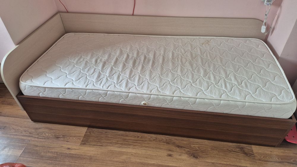 Единично легло 90/200 с двулицев матрак
