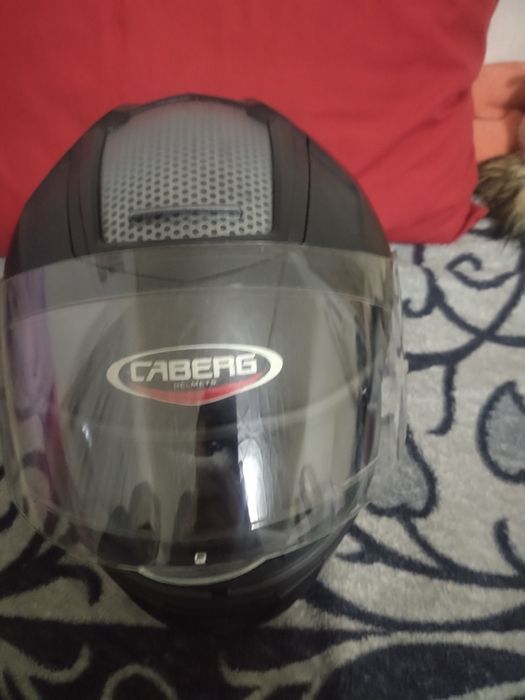 Vând cască moto caberg