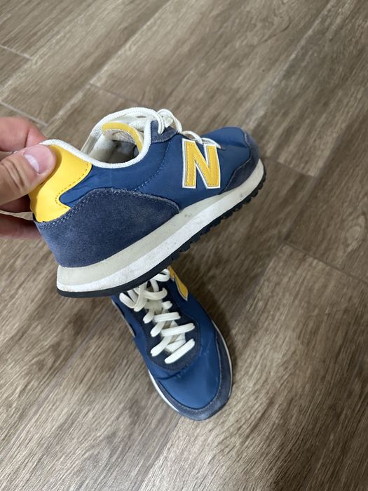 Vând adidasi New Balance 527, marimea 41.5